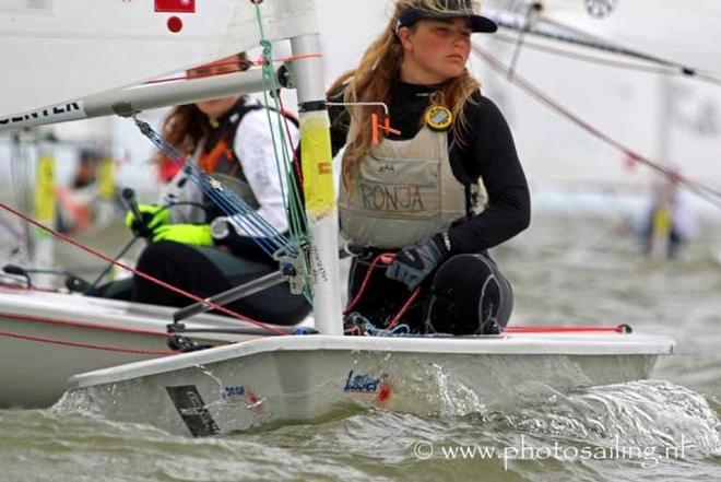 TIght competion in the girls division of the Laser 4.7 youth worlds © MartínezStudio